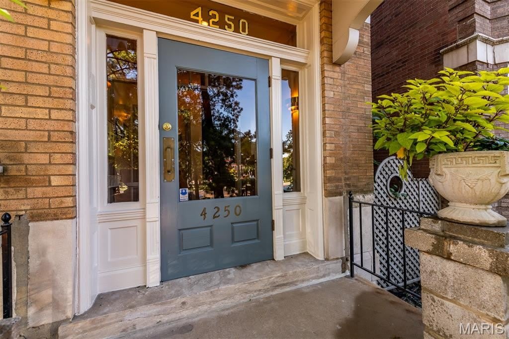 4250 Lindell Boulevard – photo 2