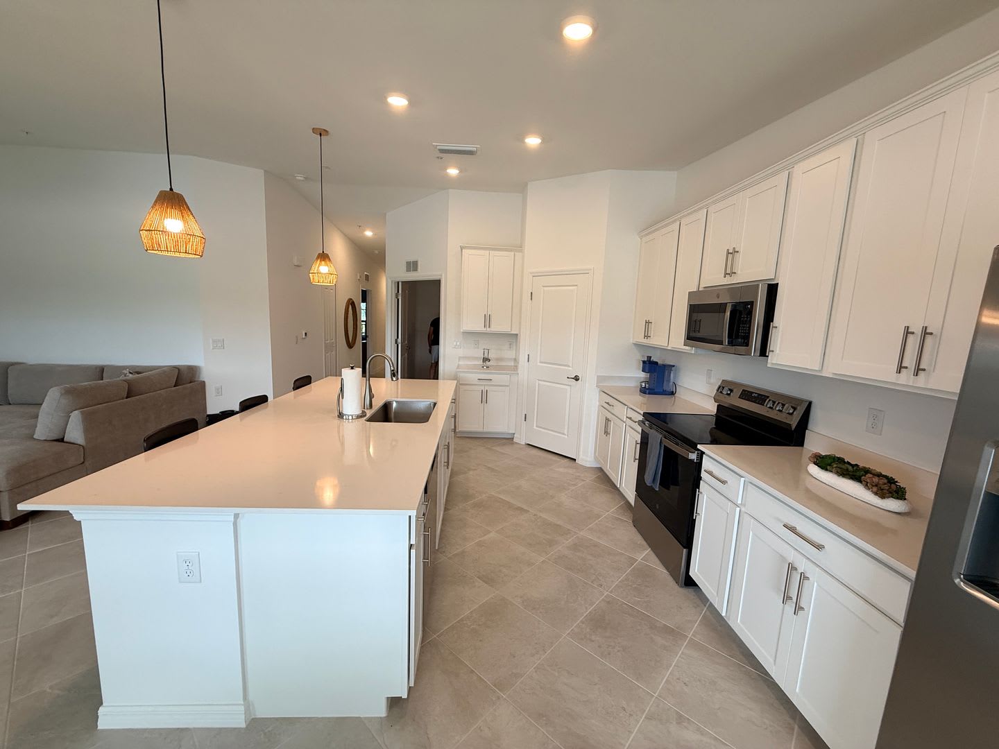 Beautifully Furnished Second Floor Coach Home In The New Webb S Reserve Golf Country Club Golf Transfer Available – photo 5
