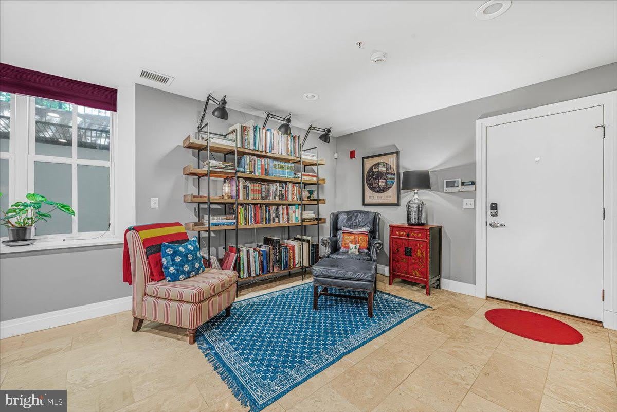 1210 QUEEN ST #1 – photo 2