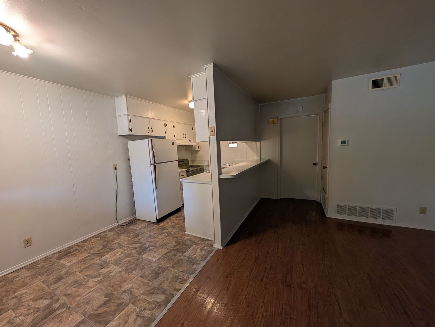 1/1 Triplex / Easy Access to I-35 / Fridge / No Carpet / CISD – photo 2