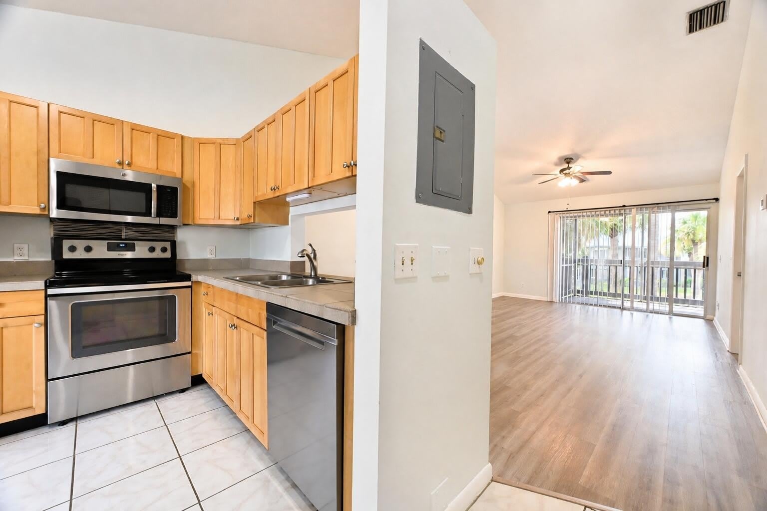 1431 NE 14th Court – photo 3