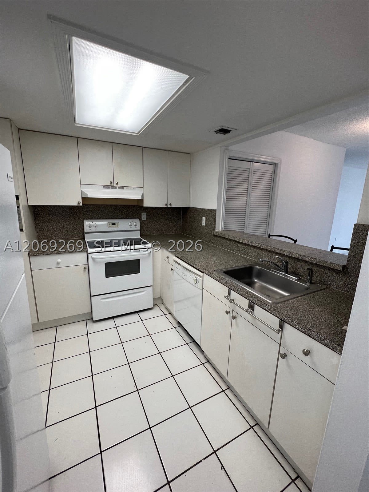 10500 Sw 8Th St – photo 5