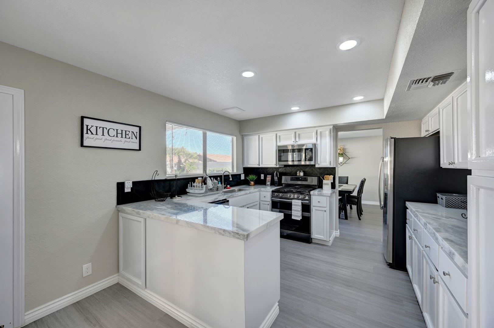 Fully Furnished Entertainer’s Dream with Resort-Style Pool & RV Parking! – photo 2