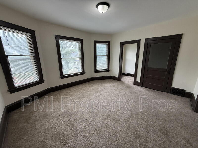 2532 N 37th St – photo 4