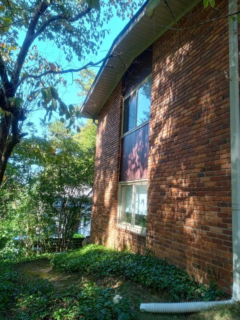 Beautifully Renovated 4 Bedroom 3 Bath Home In Private Setting – photo 3