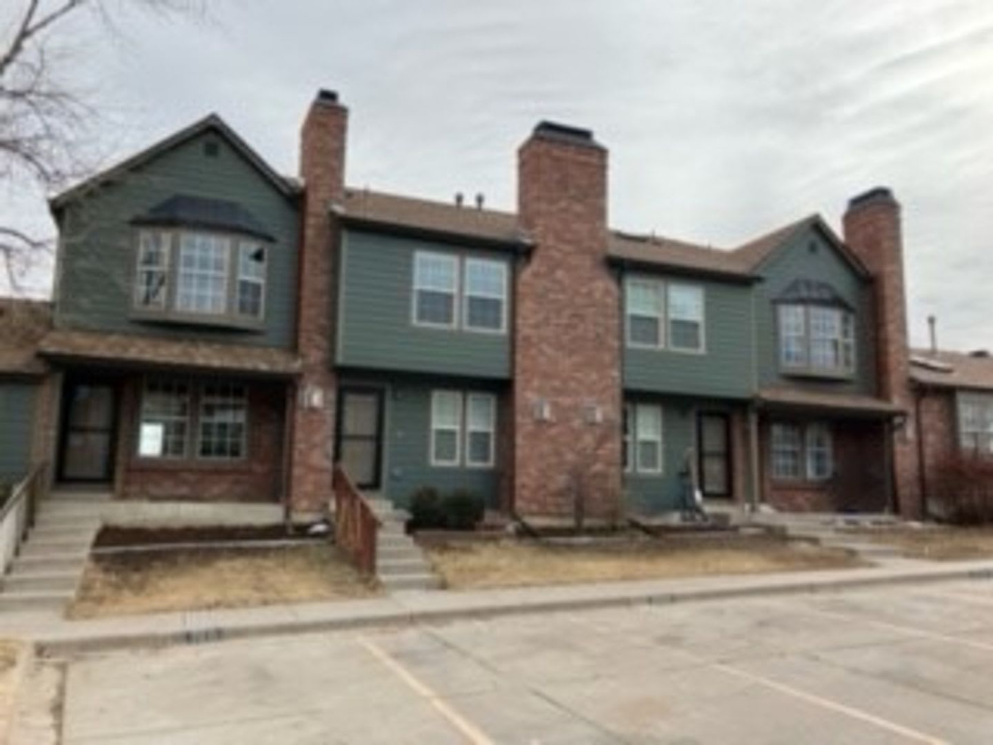 Like New Townhome in Great Aurora Community – photo 2