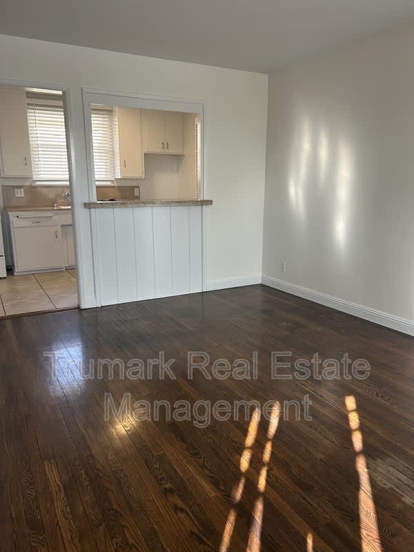 1253 S Glendale Ave – photo 4