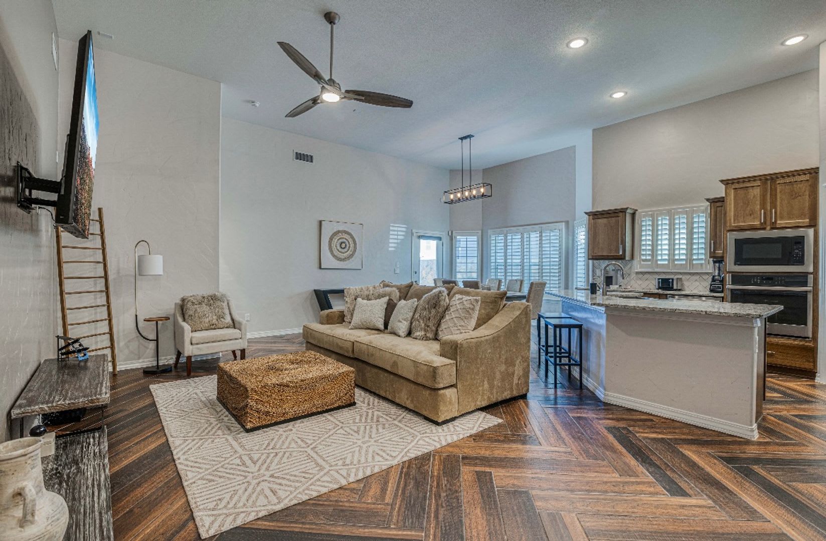 Eastside area for Short or Long Term Rental(Completely Furnished) Beautiful 4 bed/2 baths – photo 2