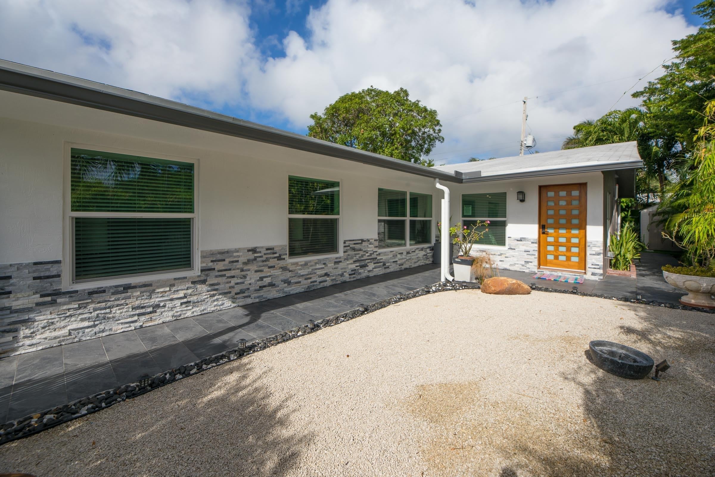 1425 NE 26th Drive – photo 1