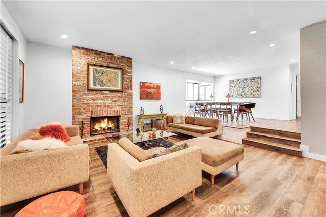 21900 Marylee Street – photo 3