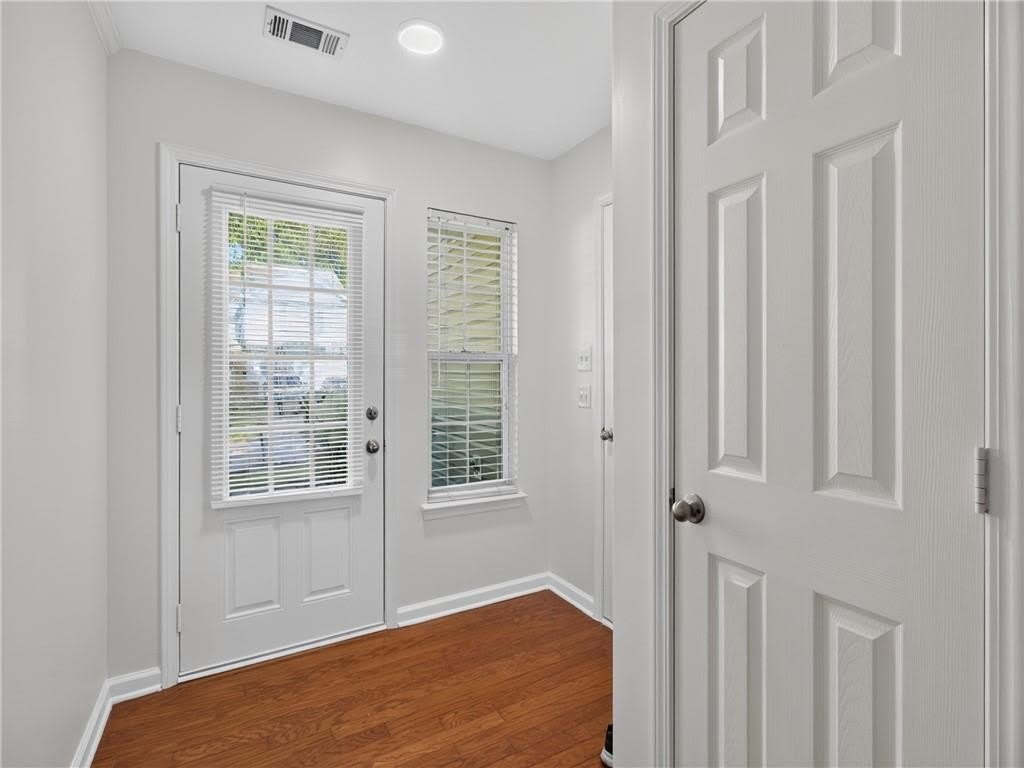 2820 Mayfair Drive – photo 3