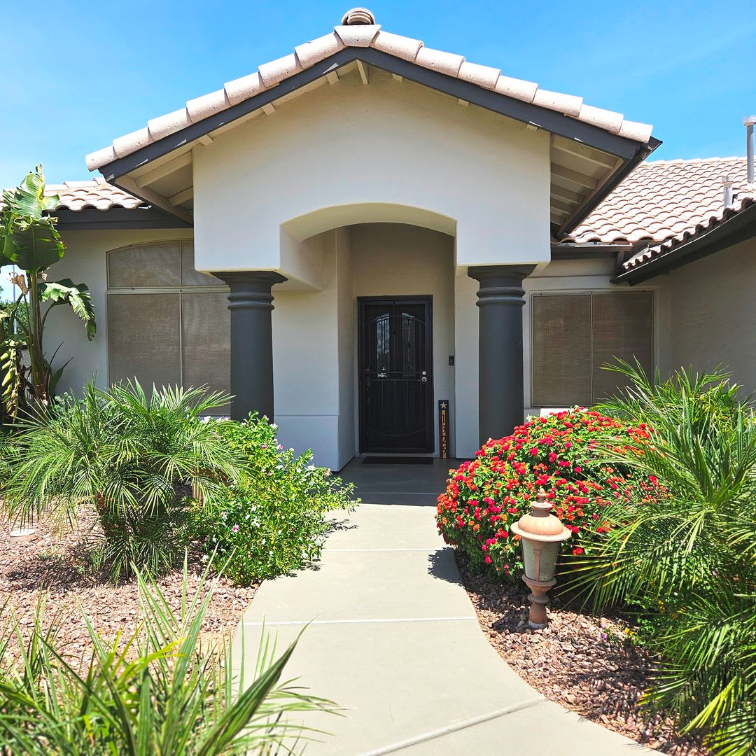 Pool home available now! – photo 2