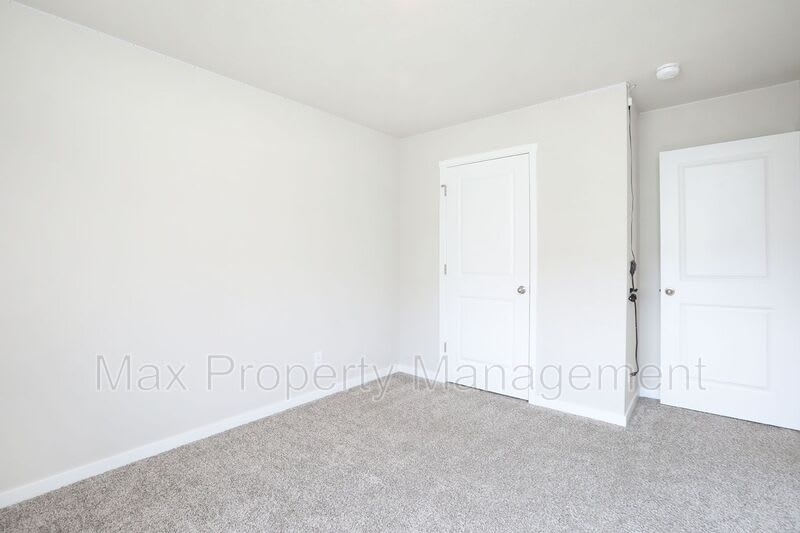 2302 SW 23rd St – photo 3