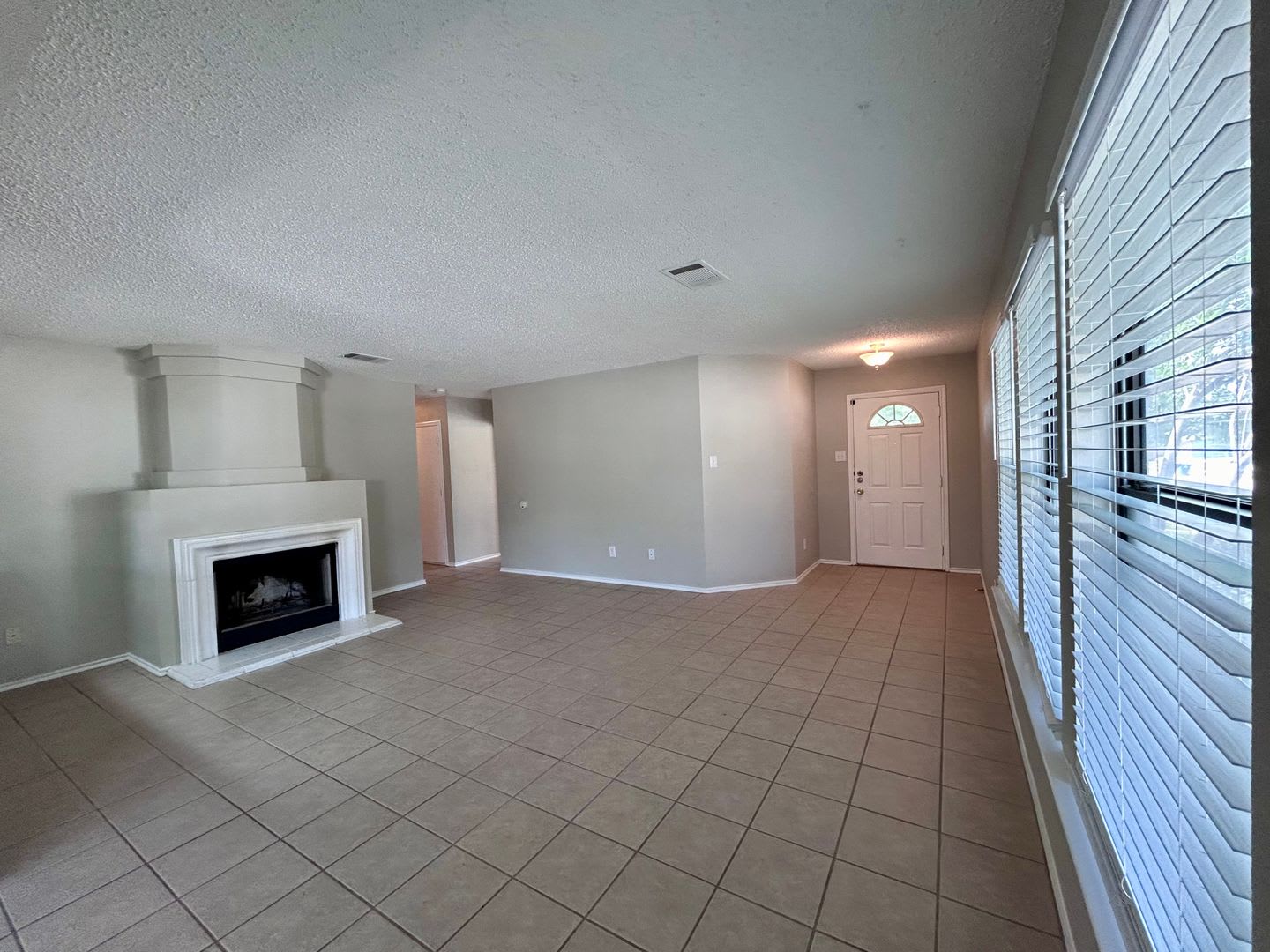 3647 Bass Lp 78665 3 Bed 2 Bath 1 Car Garage 1875 – photo 4