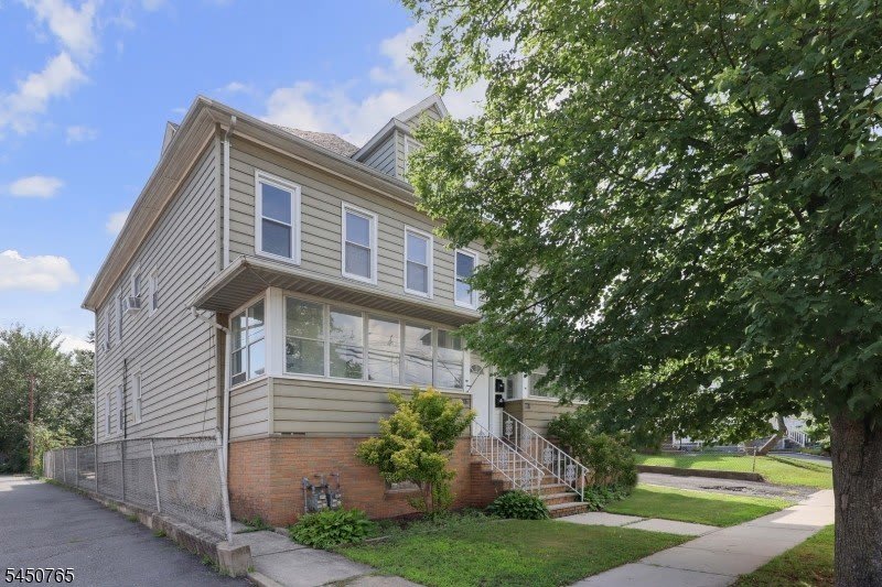 812 Bayway Ave – photo 2
