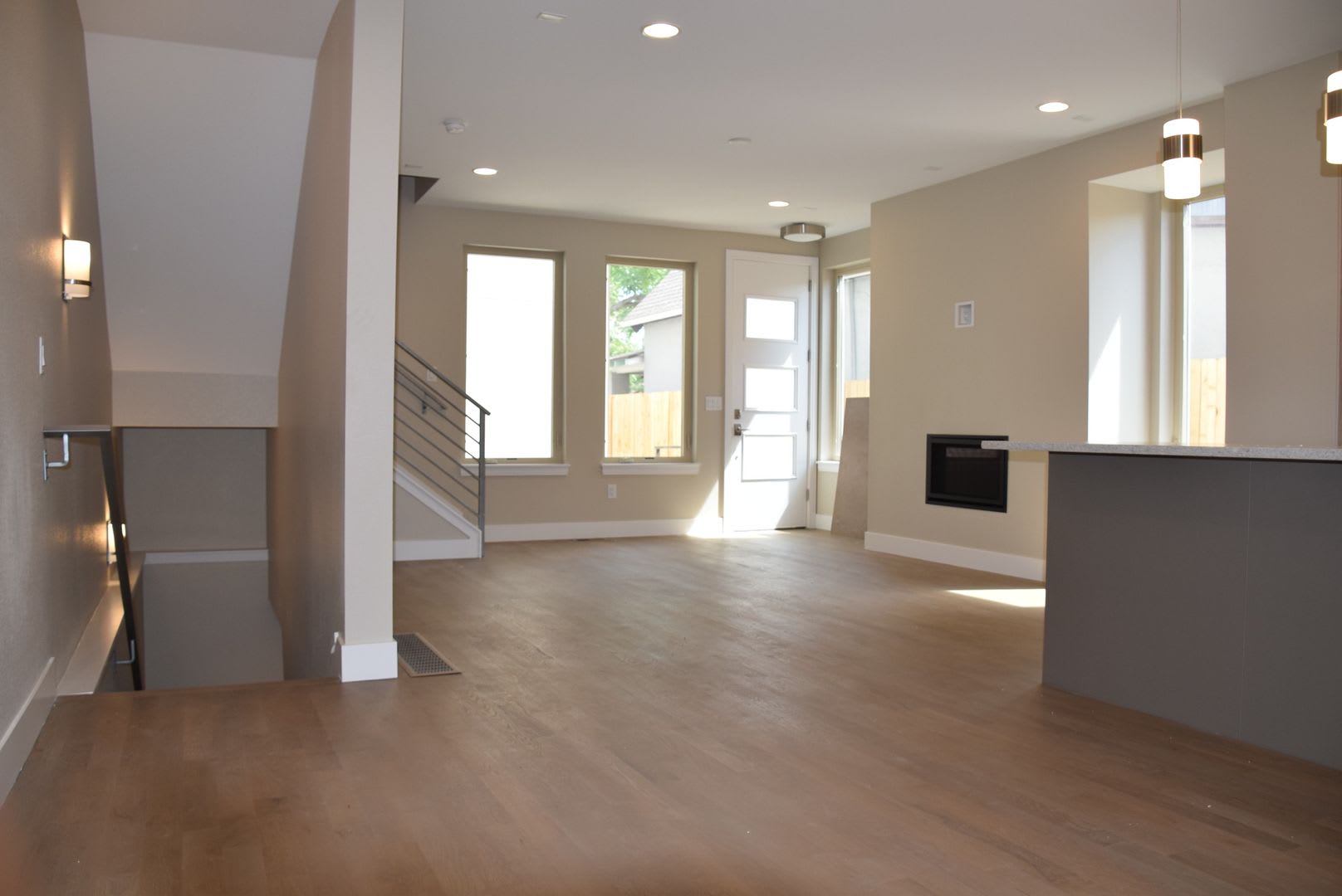 Incentives 3 Bedroom 3 5 Bath Townhome 2 Large Flex Spaces Spacious Roof Top Deck – photo 5