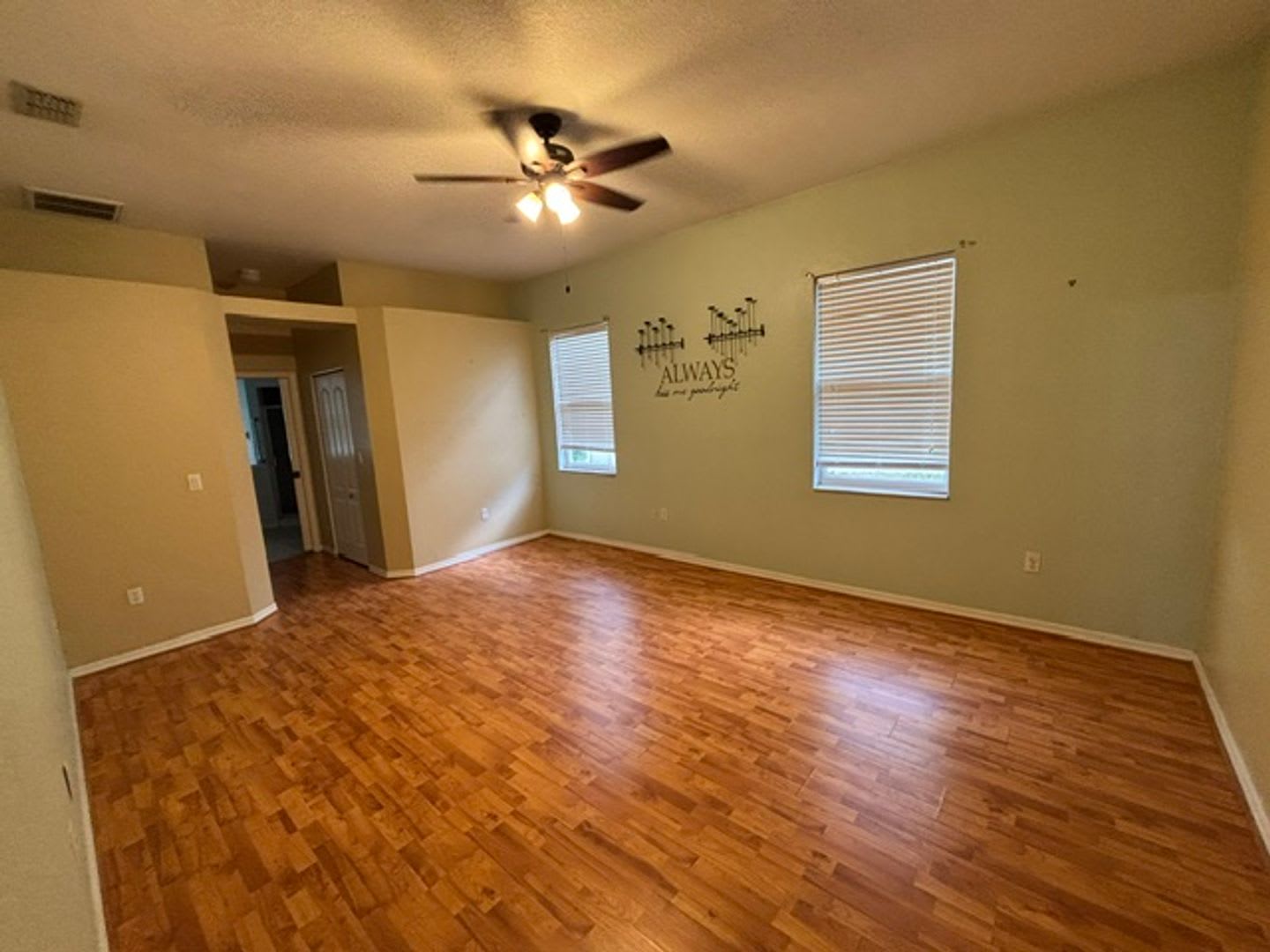 3,2,2 Located in Deerfield Estates – photo 2