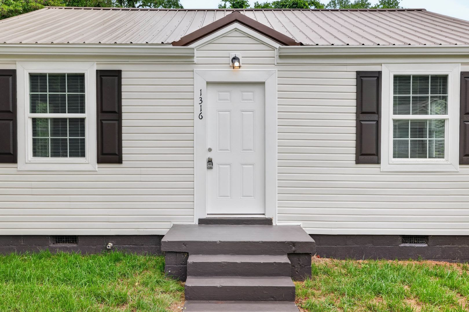 2 Bedroom Home For Rent Near APSU! – photo 4