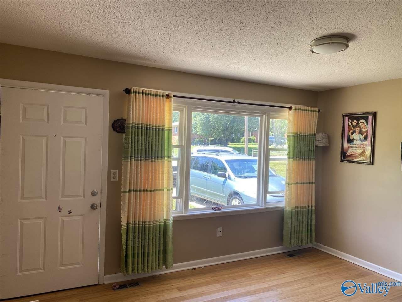 512 Clift Drive – photo 4