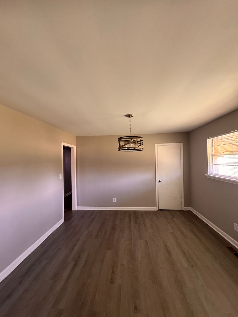 3 Bed 1.5 Bath Brick House With Bonus Room – photo 4