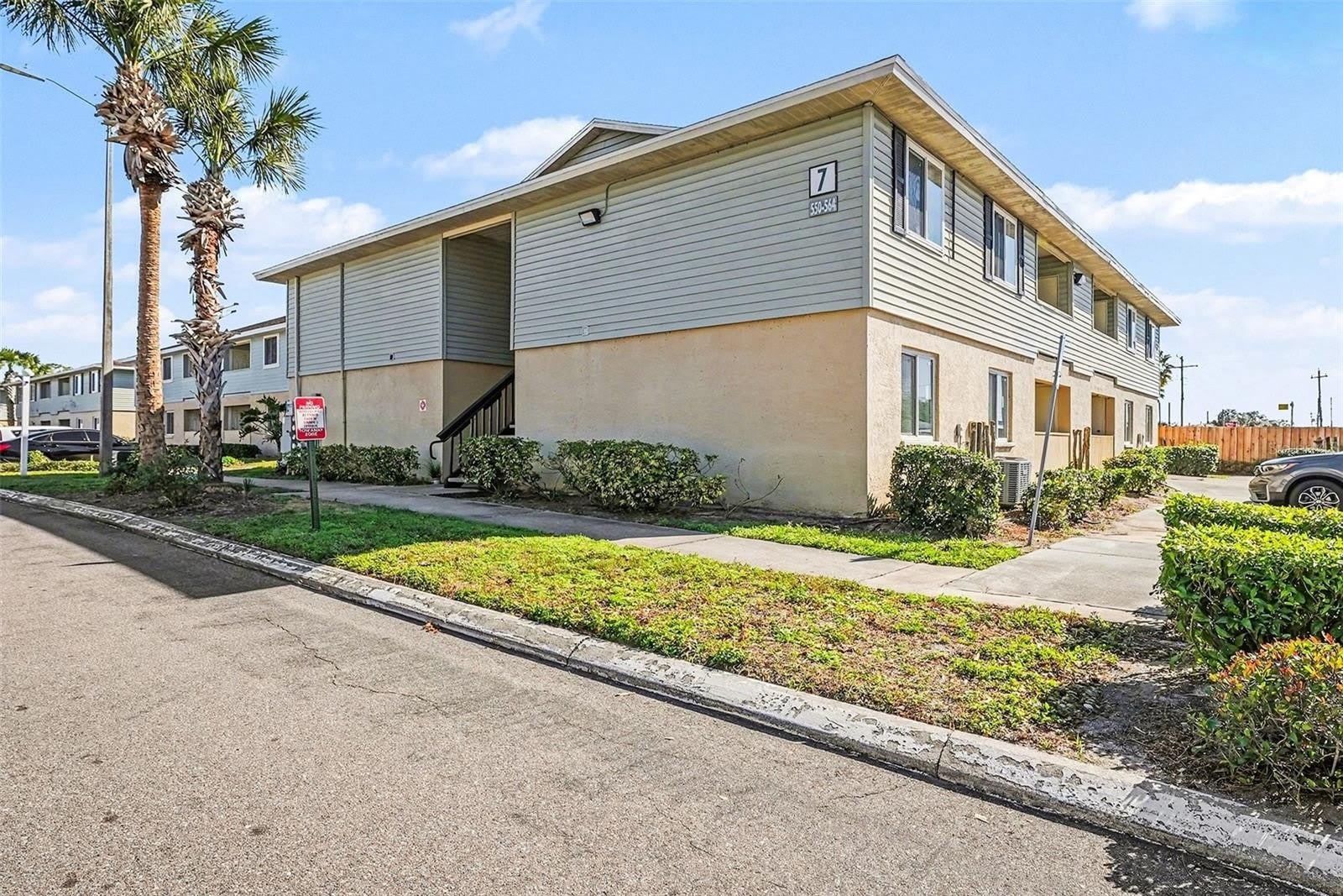 550 GOLDEN RAINTREE Place – photo 4