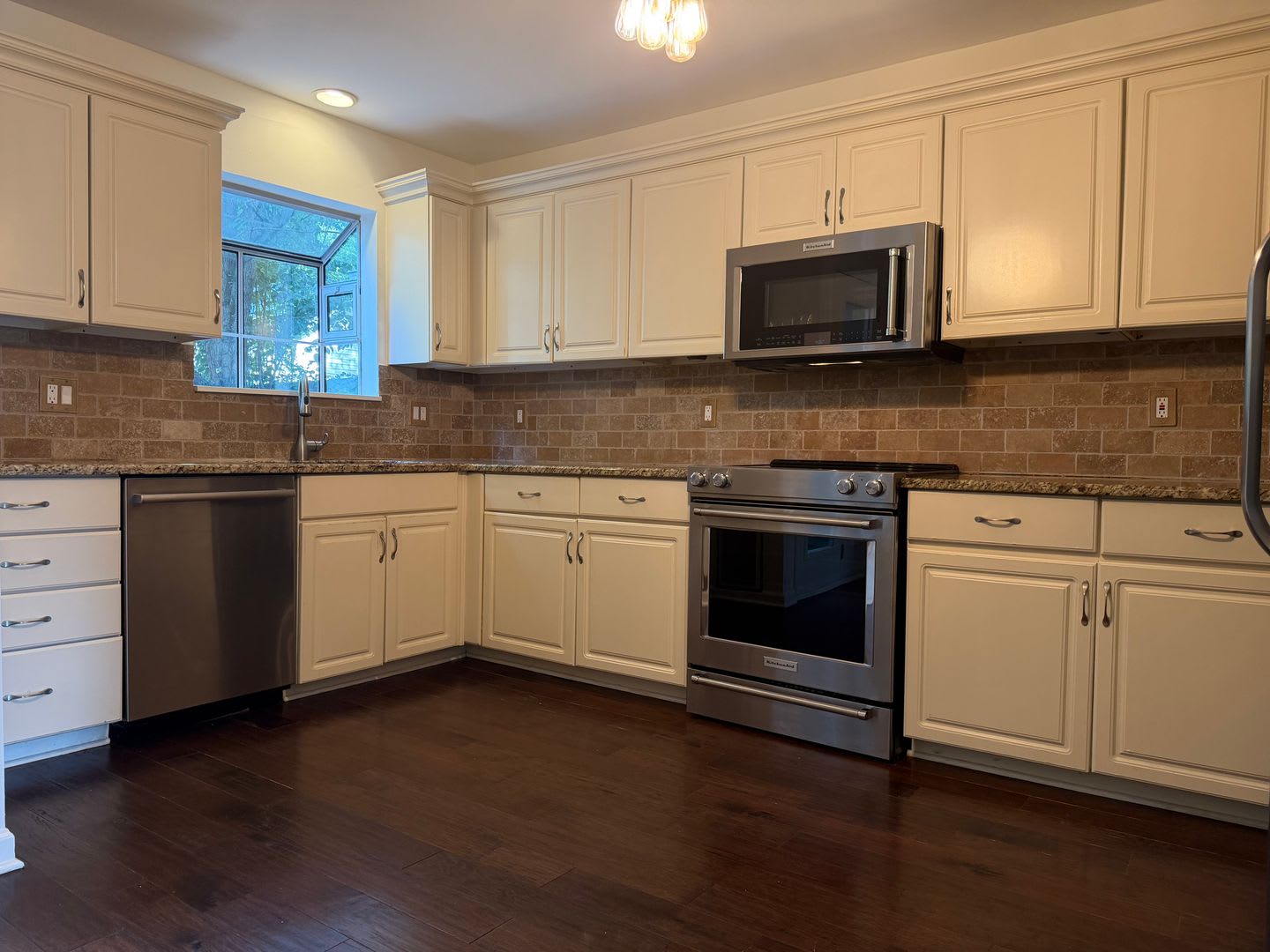 Great 3BR in Fieldstone Farms – photo 3