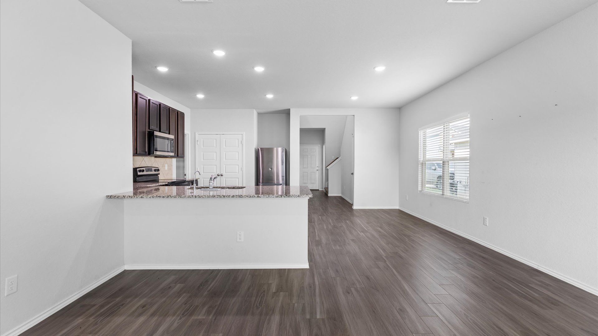 Move In Ready 4 Bedroom Home – photo 2