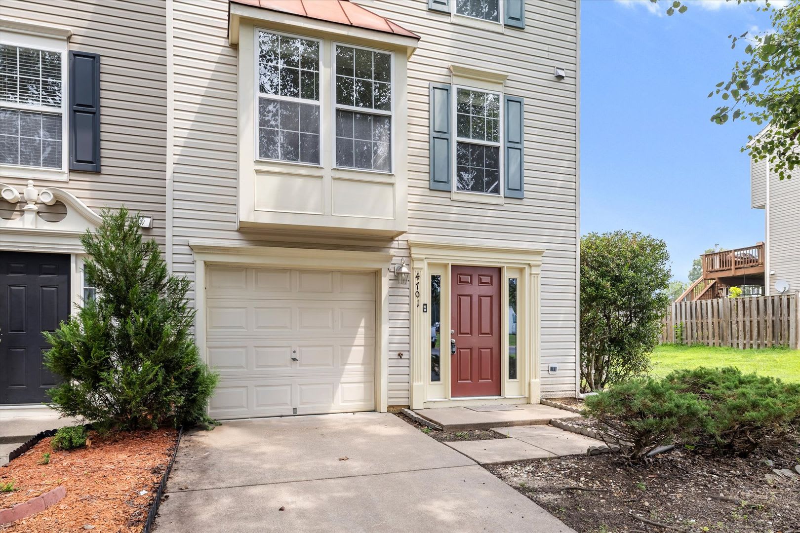End-Unit Townhome in Spotsylvania! – photo 4