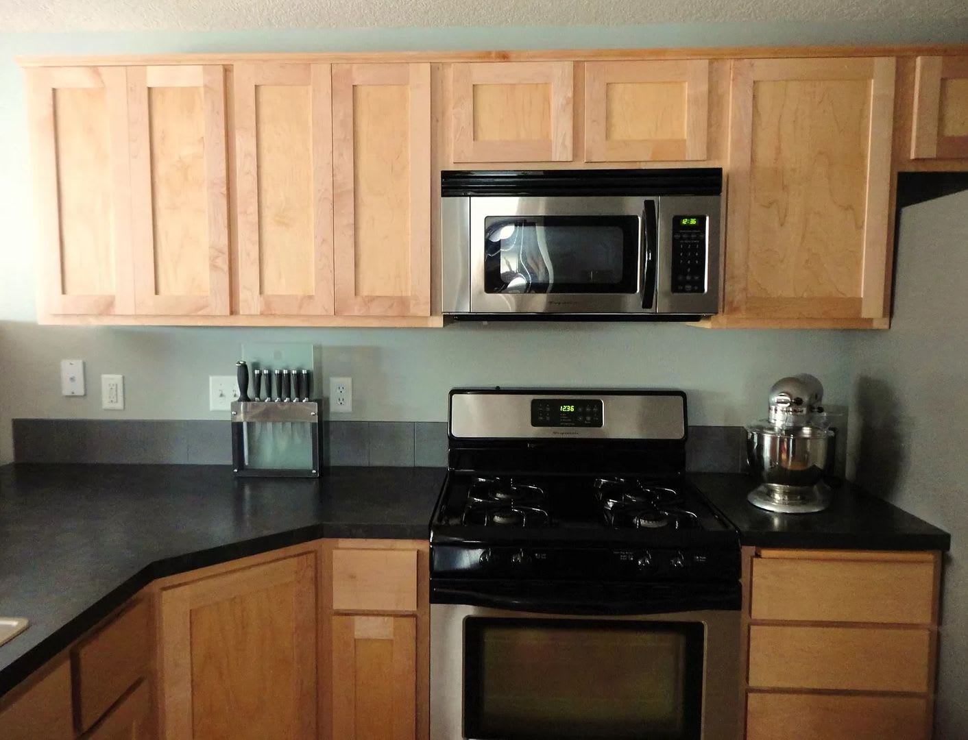 Spacious Landover Commons Home w/ Large Yard for Lease – photo 4