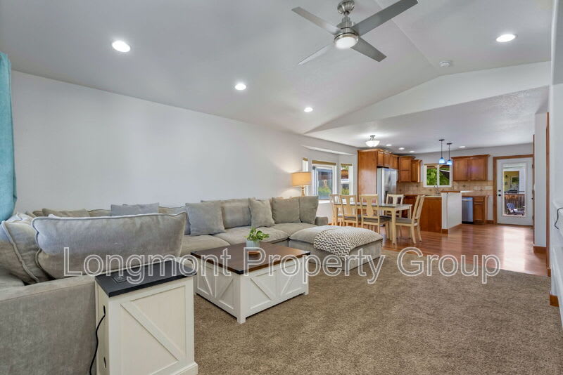 565 Pyramid Peak St – photo 5