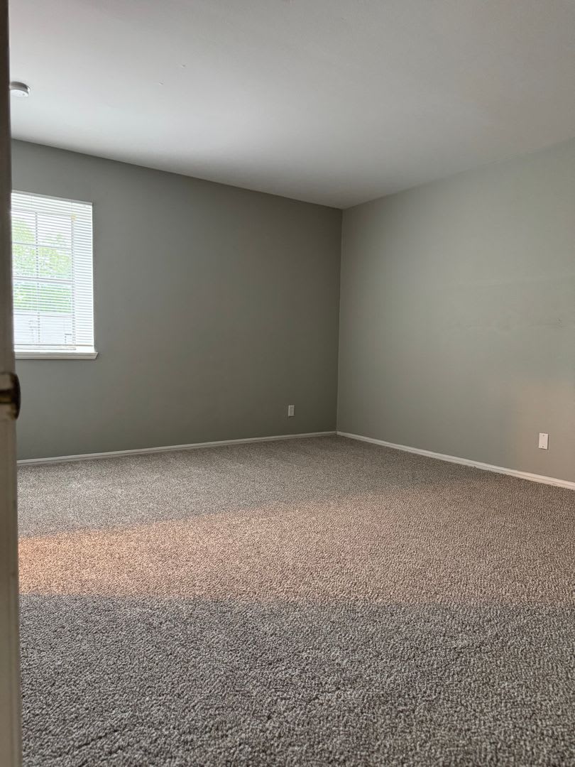 1 Bedroom 1 Bath Apartment Available – photo 4