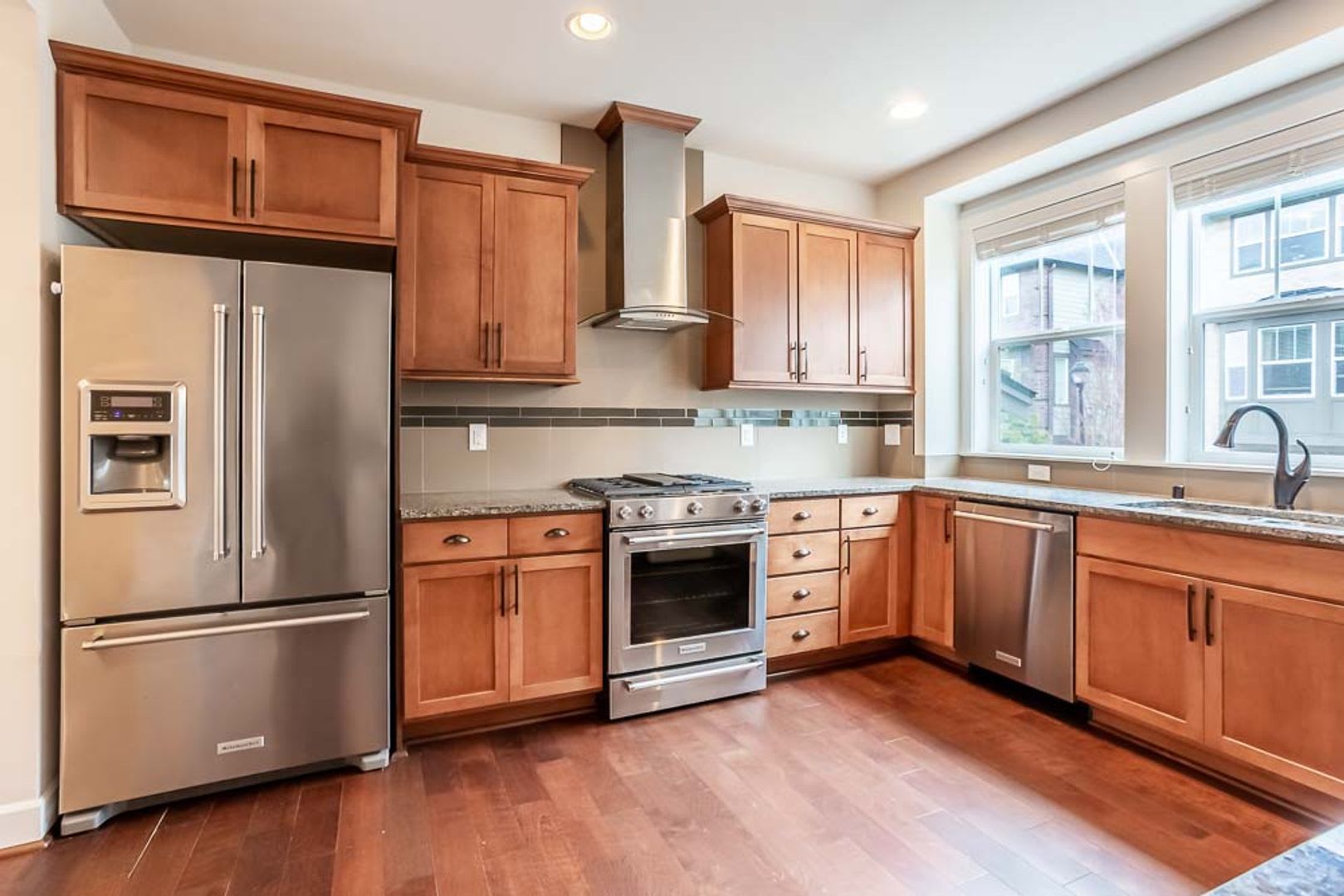 Welcome to the Brownstones at Issaquah Highlands Available August 1st – photo 3