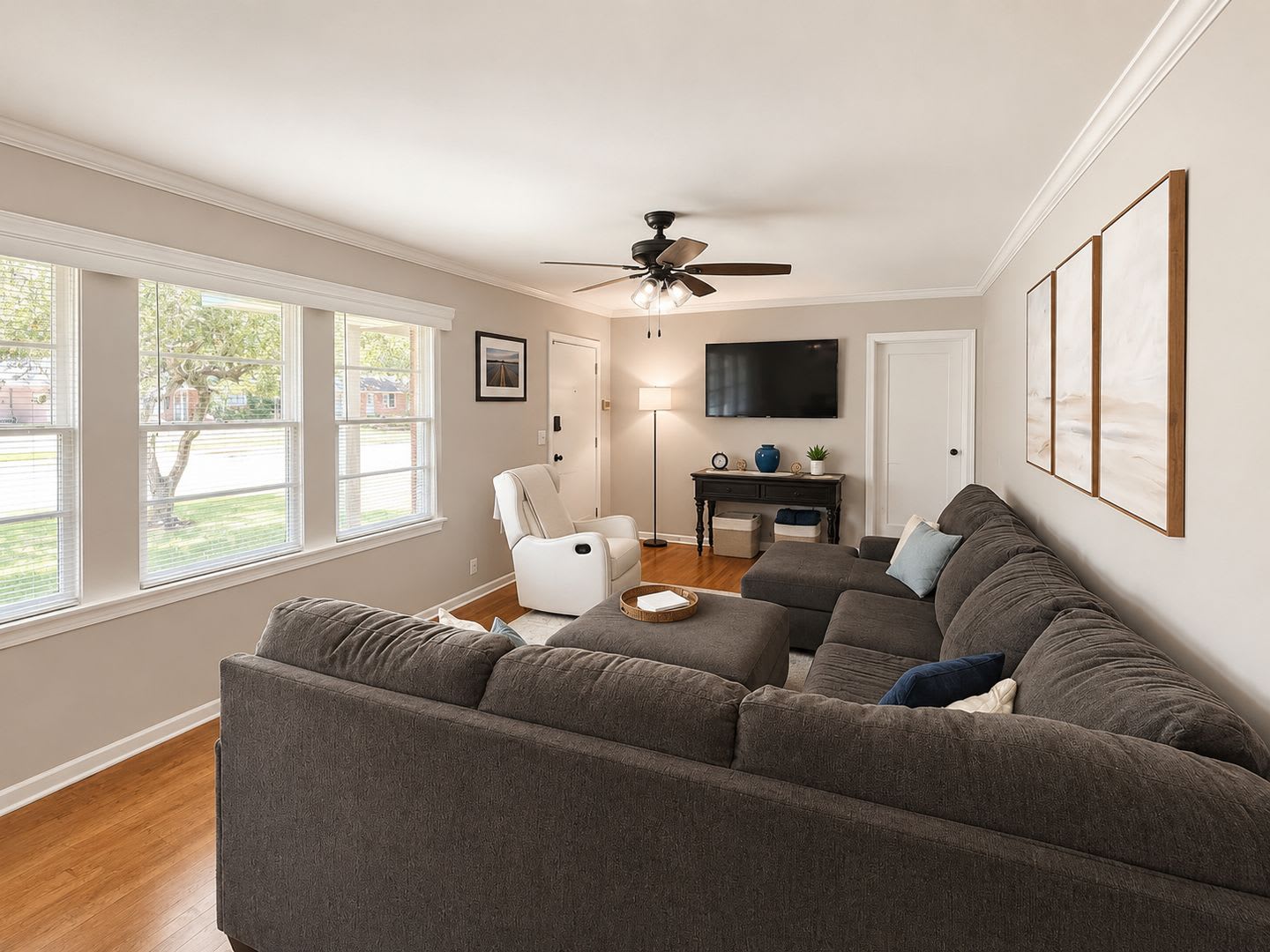 FULLY FURNISHED SHORT TERM RENTAL- LAWN SERVICE INCLUDED – photo 2