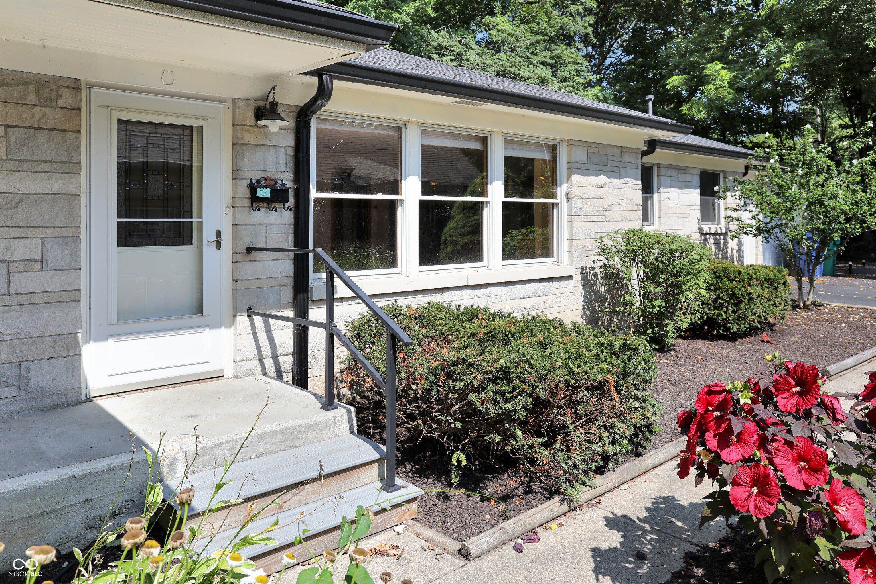 760 W Pine Street – photo 2