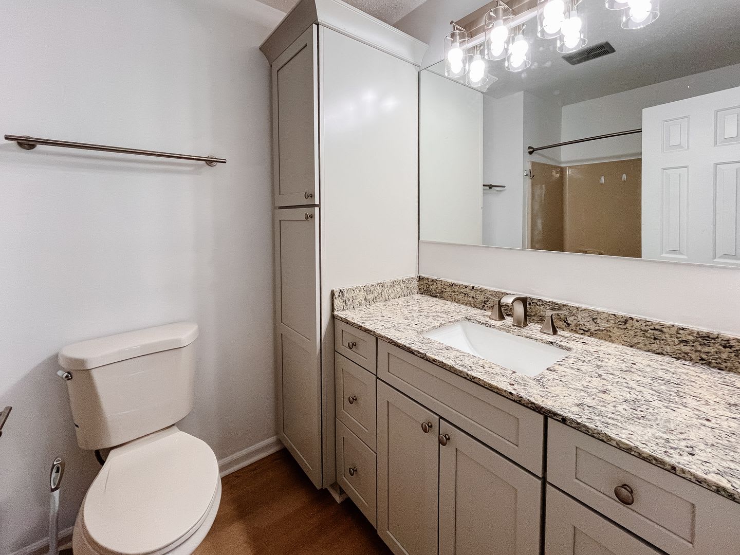 Updated and Conveniently Located 3 Bedroom 2.5 Bath Townhouse – photo 5