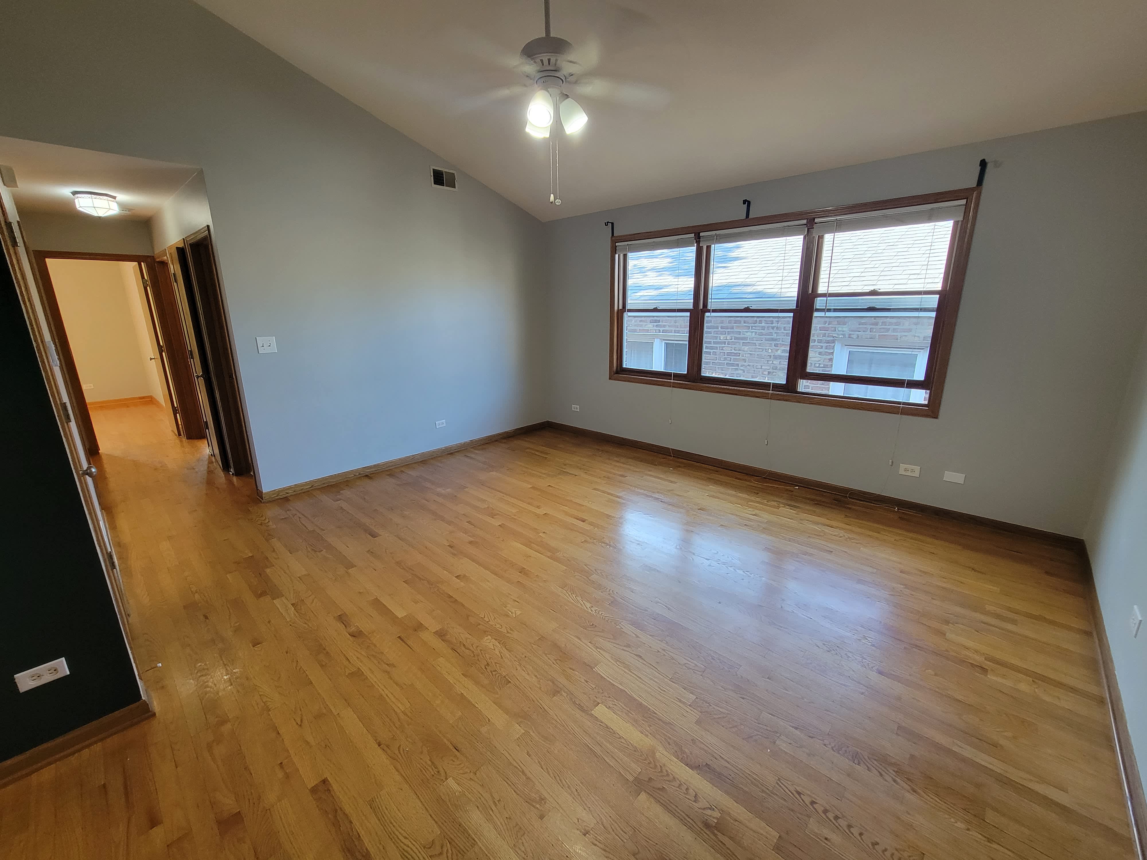 7411 N Claremont Ave – photo 3