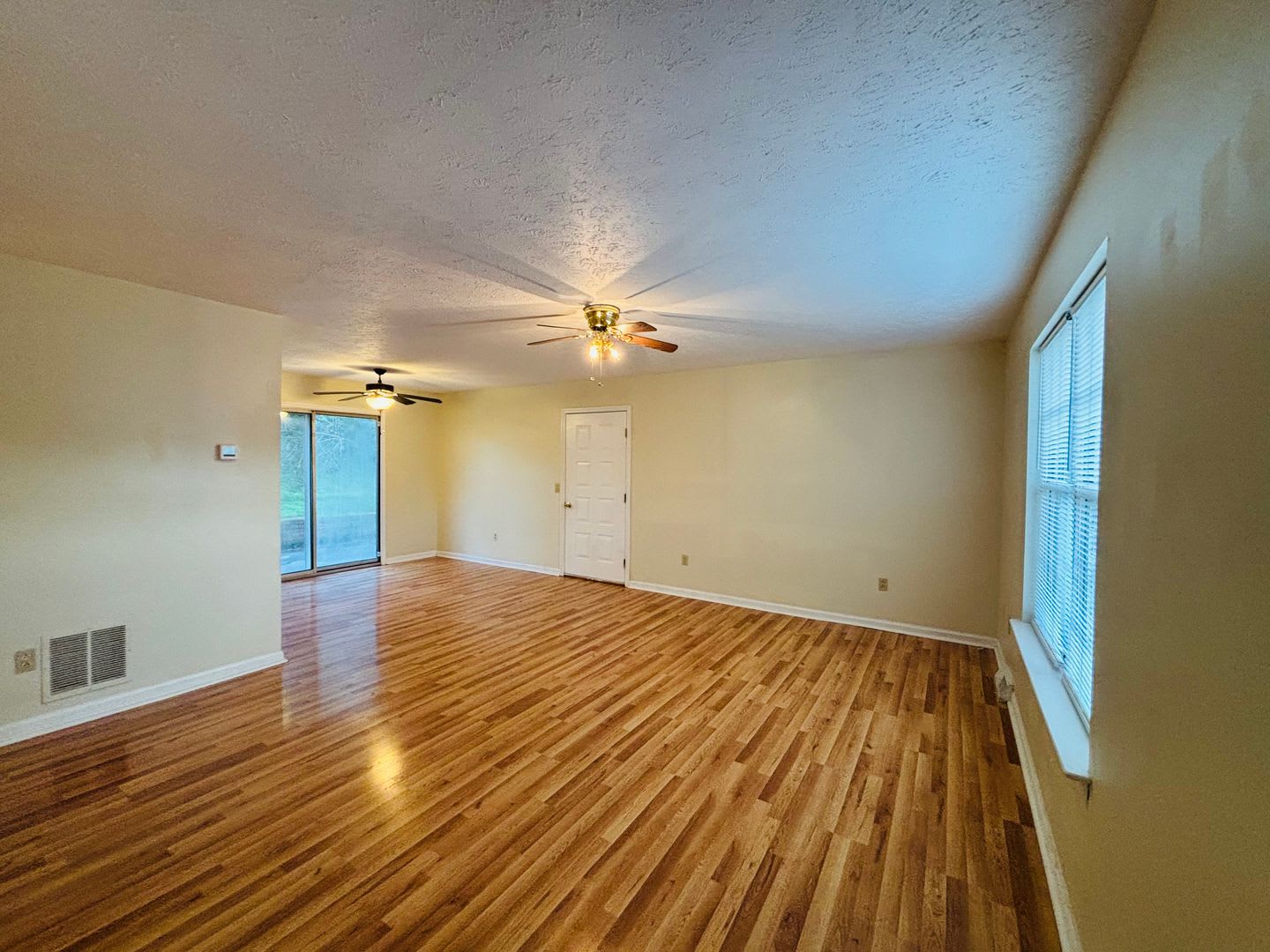 4 Bedroom 2 Bath House 1 Car Garage – photo 2