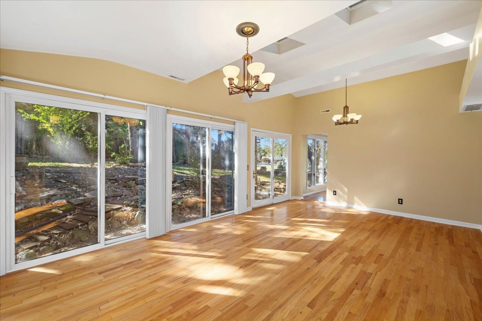Sun-Soaked Living in Meadow Run – photo 4