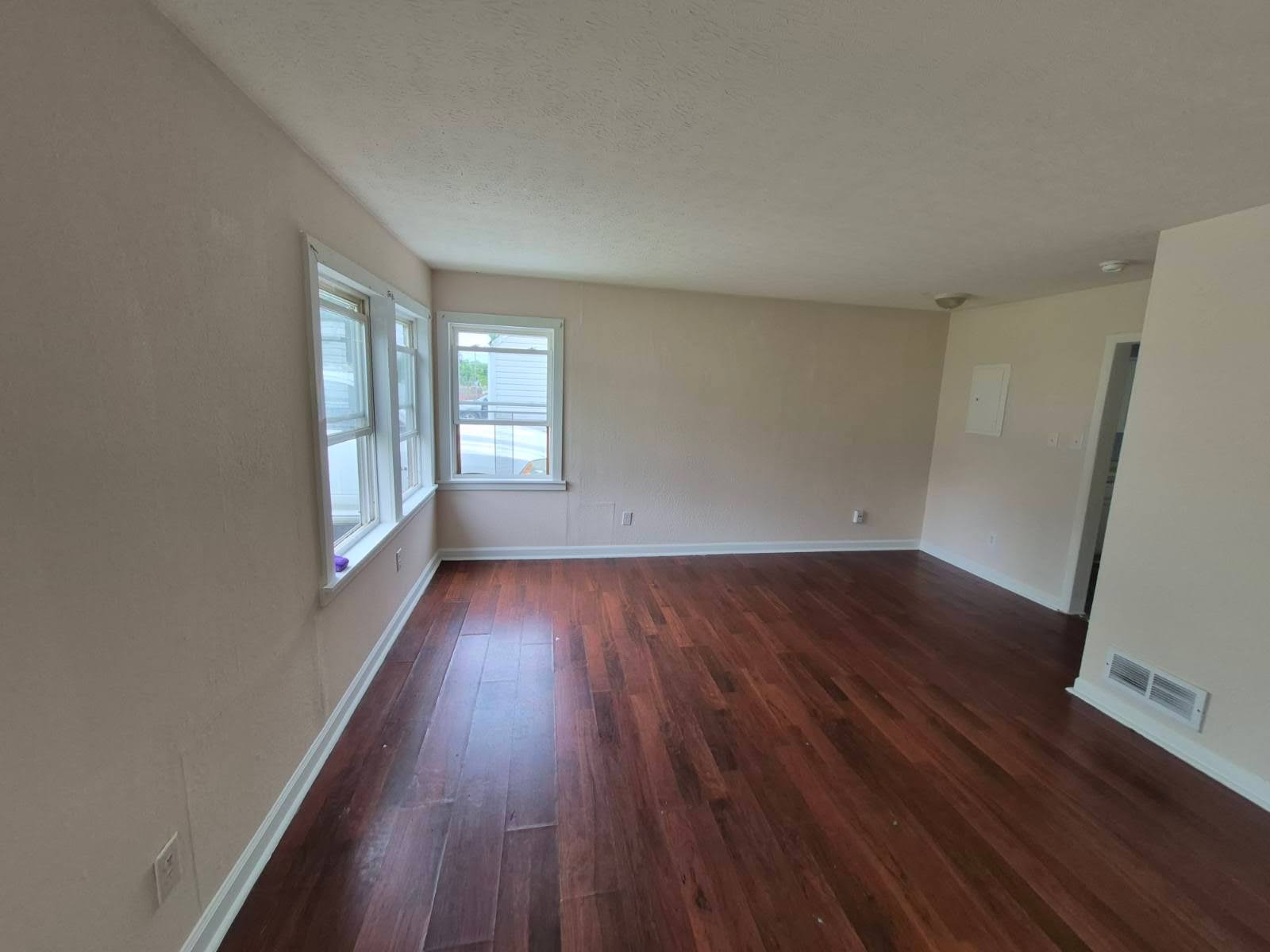 1813 Ransburg Avenue – photo 2