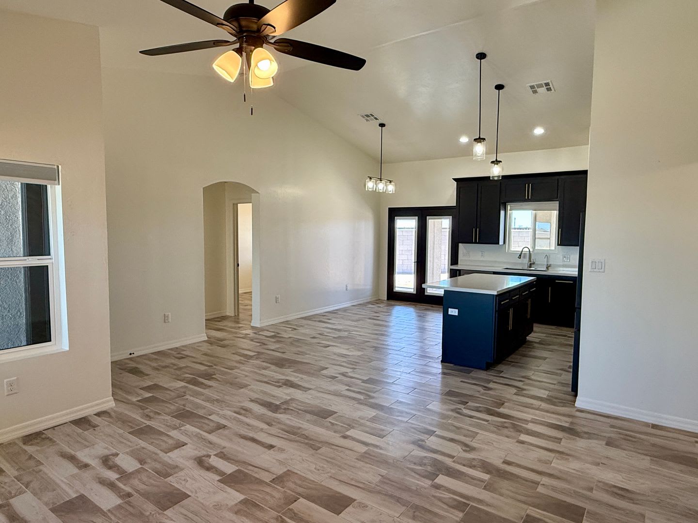 San Luis Corner Lot home with a Large Master Suite – photo 3