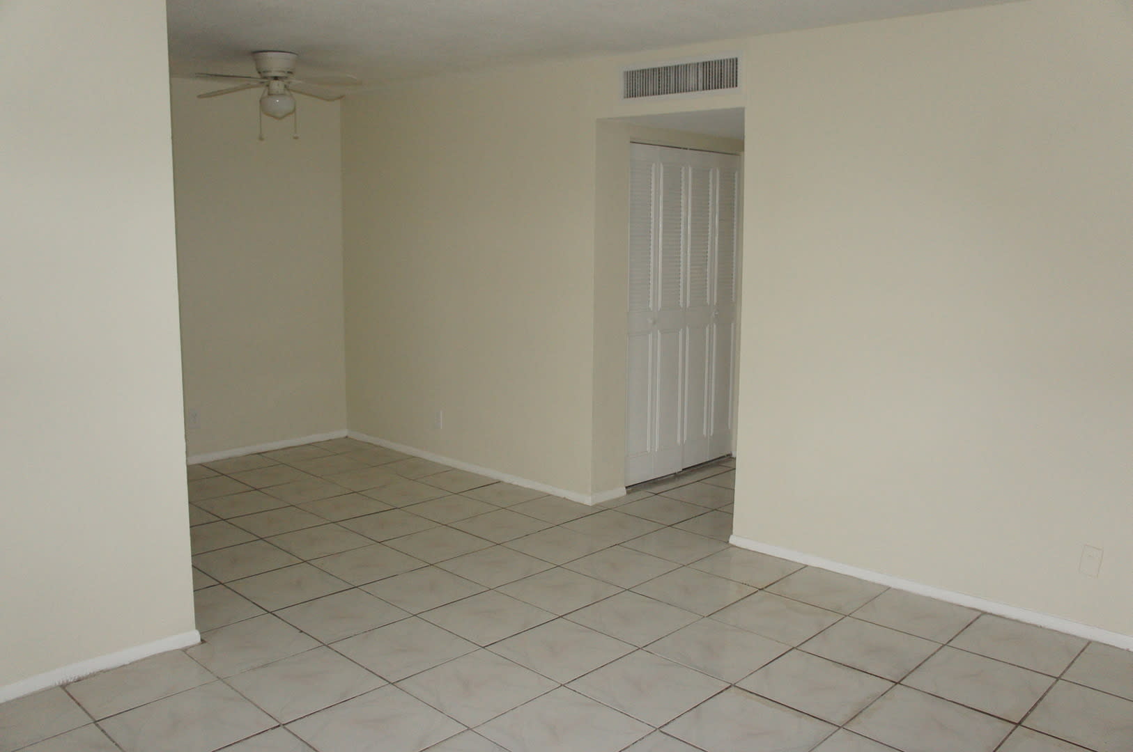 Large 1/1 – photo 3