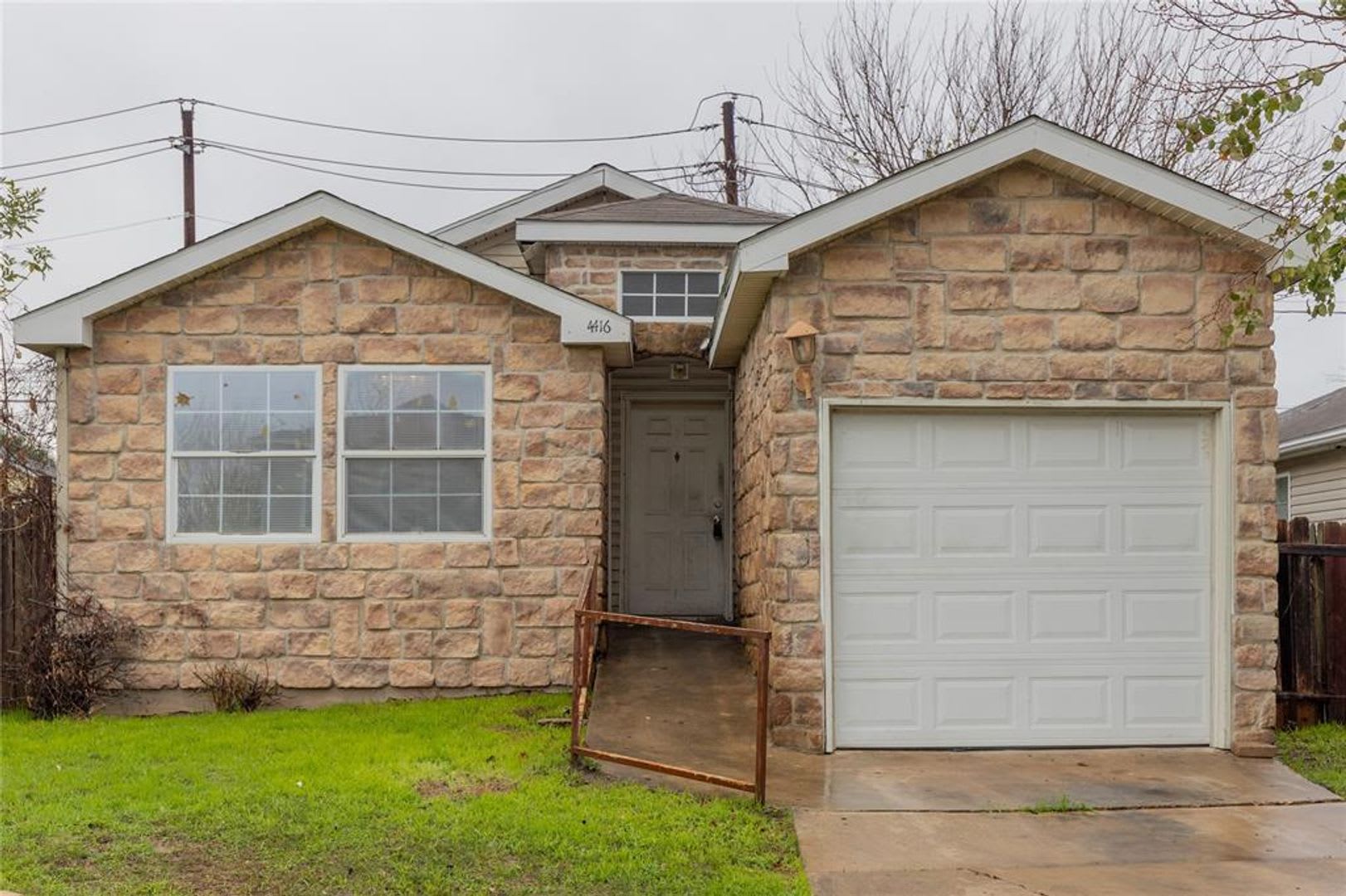 Great Southeast Austin Location! 3 Bed / 2 Bath with Private Back Yard – photo 1