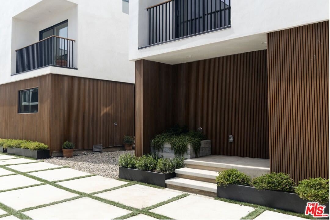 923 N Mariposa Ave – photo 4