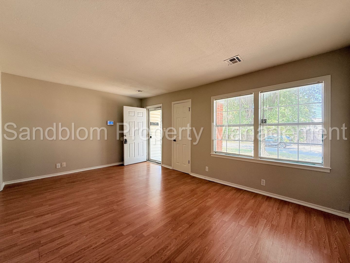 FOR LEASE – photo 5