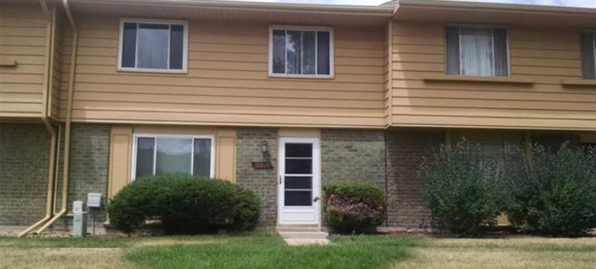 Nice 3 Bedroom Townhome In Aurora – photo 1