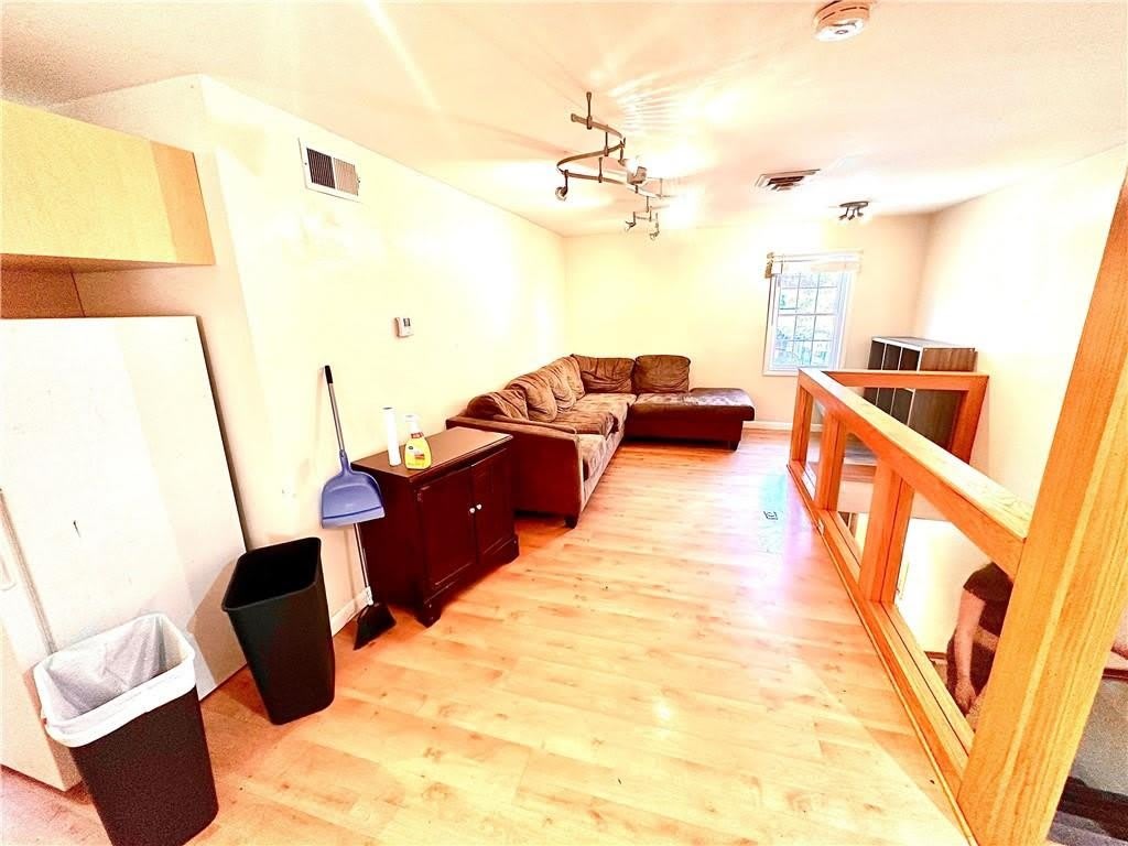 42 Broadway Way – photo 1