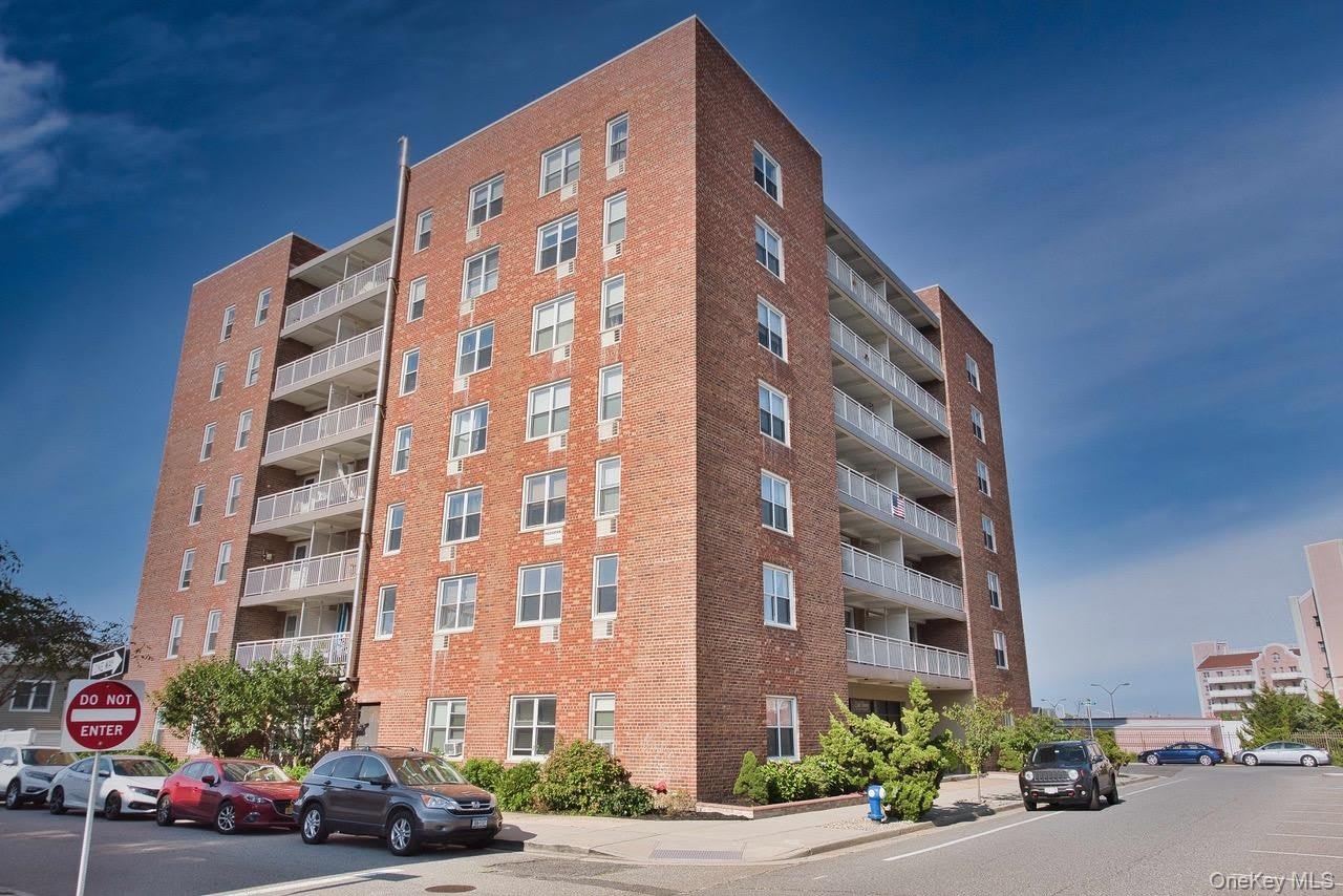 855 E Broadway – photo 1