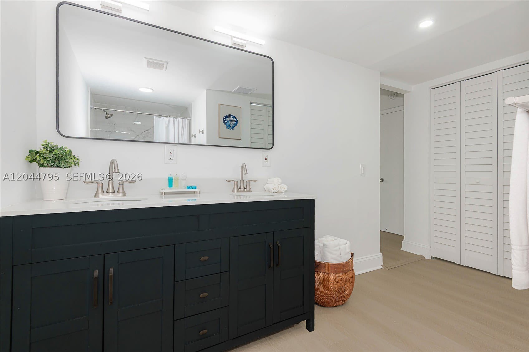 445 Ne 195Th St – photo 1