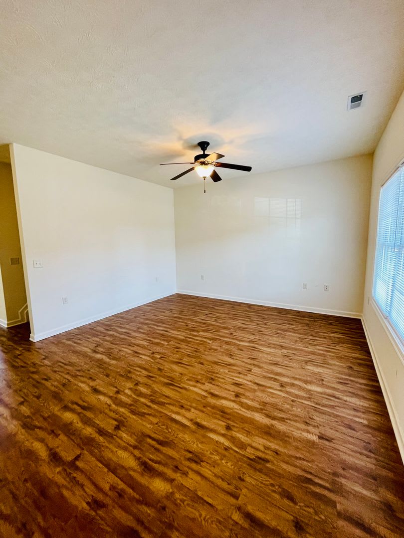 3 Bedroom, 2.5 Bath Two Level Townhouse – photo 2