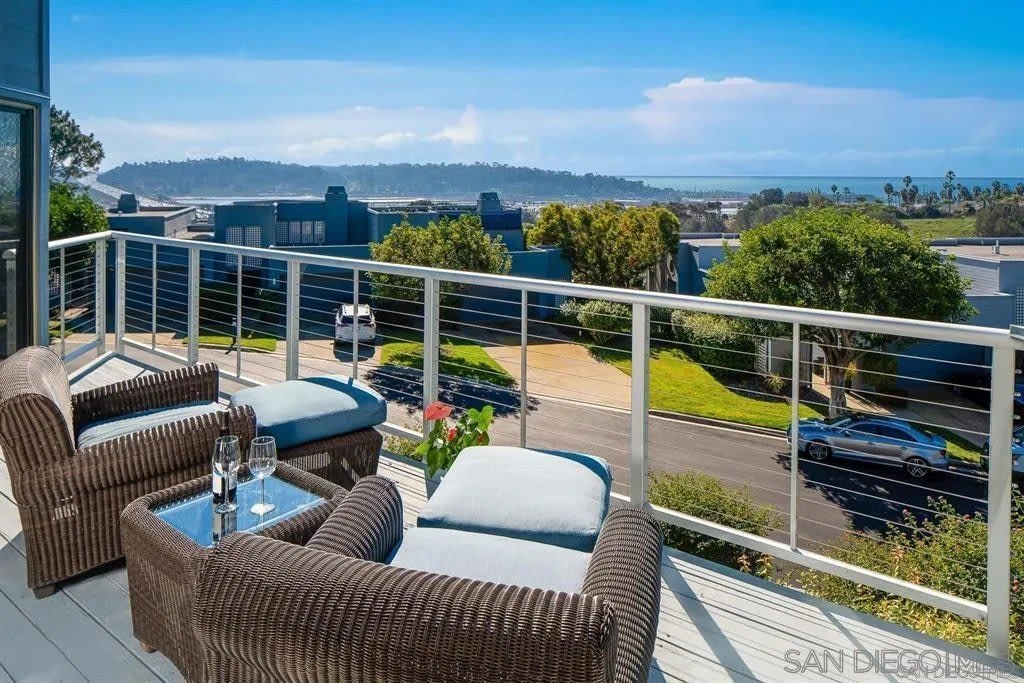 1060 America Way – photo 5